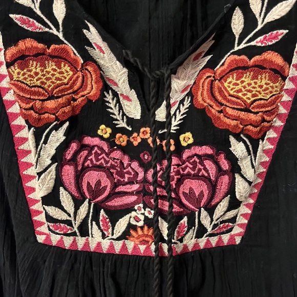 Embroidered Top - Picture 4 of 5